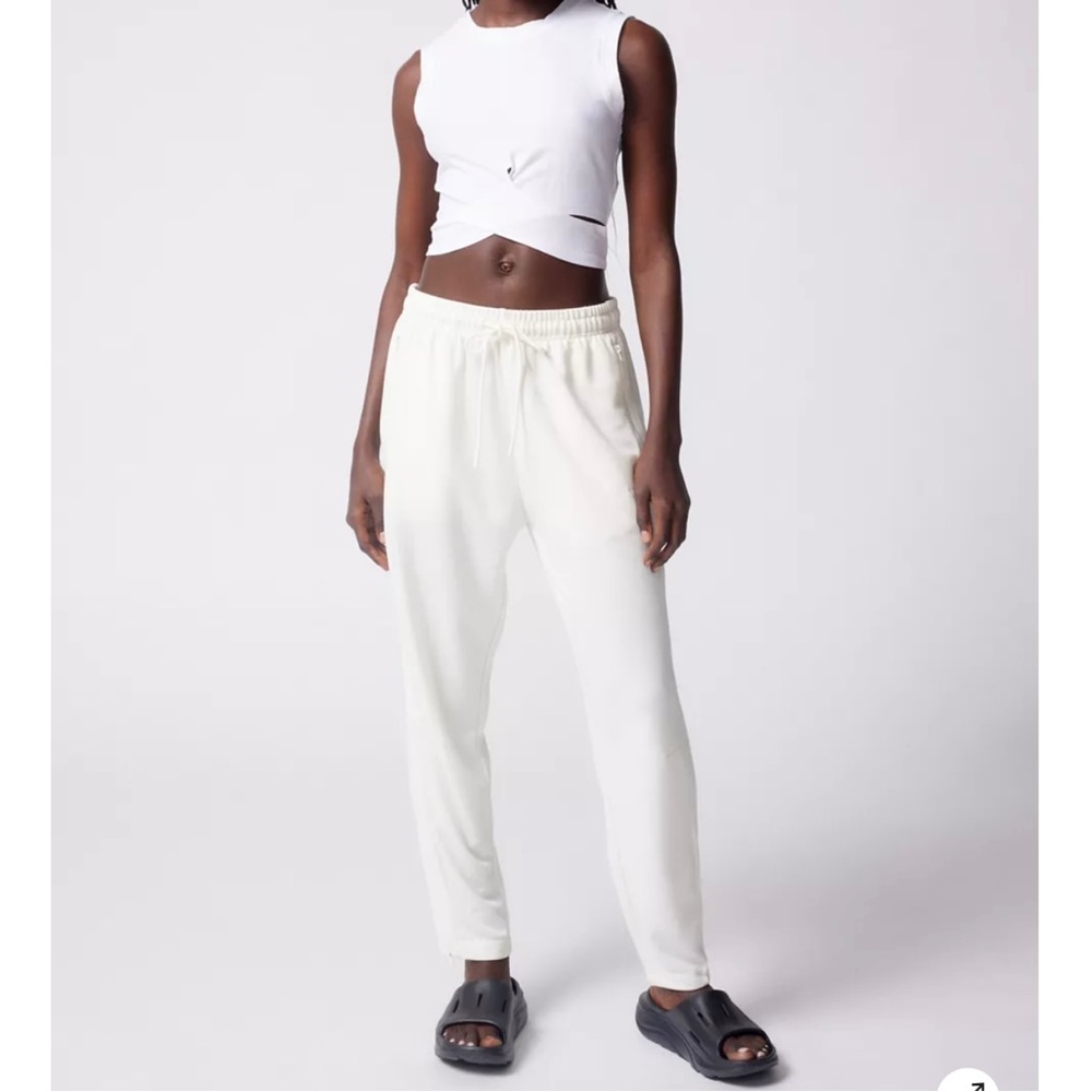 Universal Track Pant 🏃🏻♀️👟